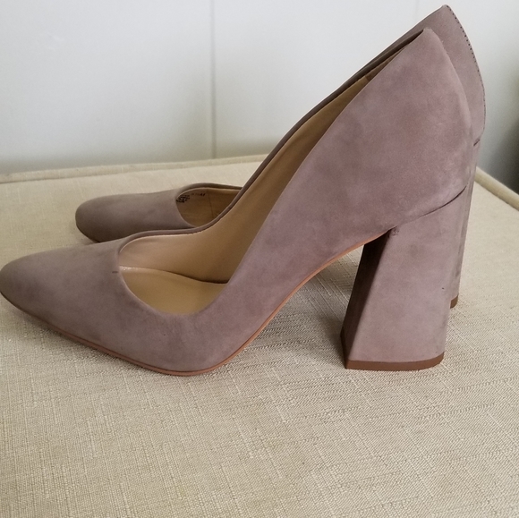 Shoes - Picture 2 of 7